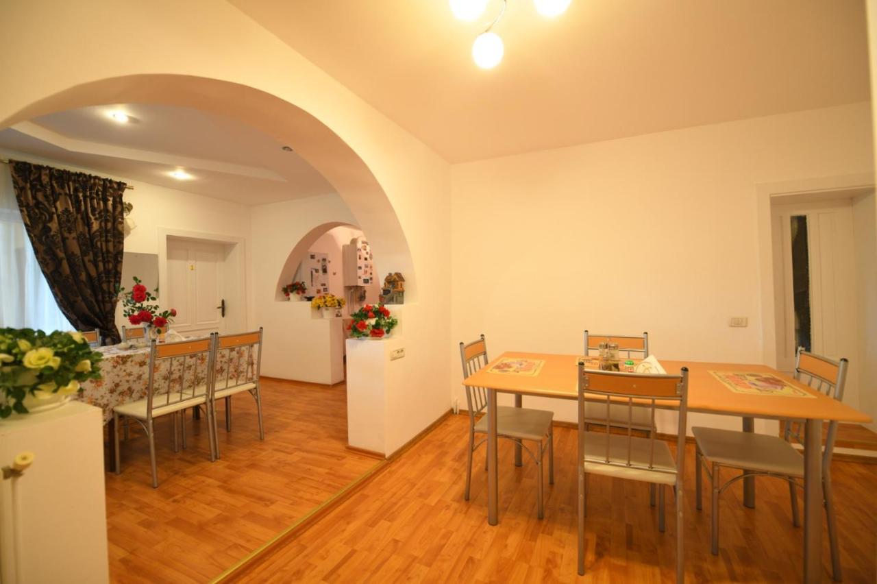 Appartamento Casa Mirandre Haţeg Esterno foto